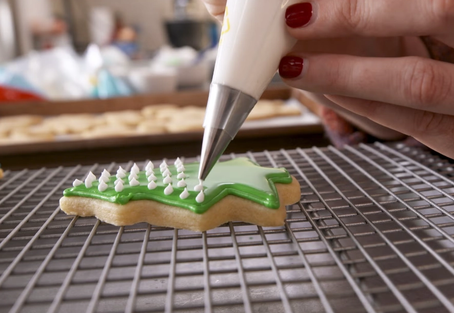 Master Cookie Decorating Techniques: A Beginner's Guide to Icing & Piping