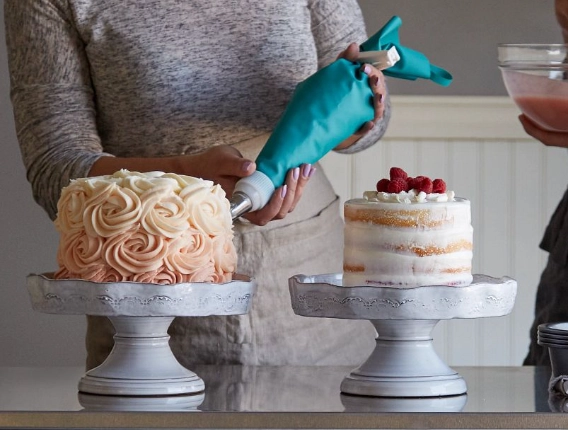 How to Decorate a Cake Professionally: Expert Techniques and Tips