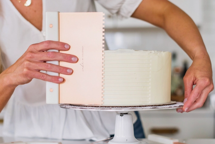 how to frost a cake