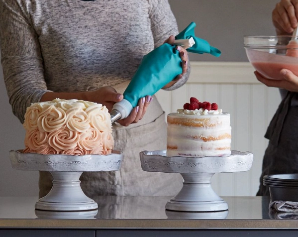 Step-by-Step Cake Decorating Guide: From Frosting to Flowers