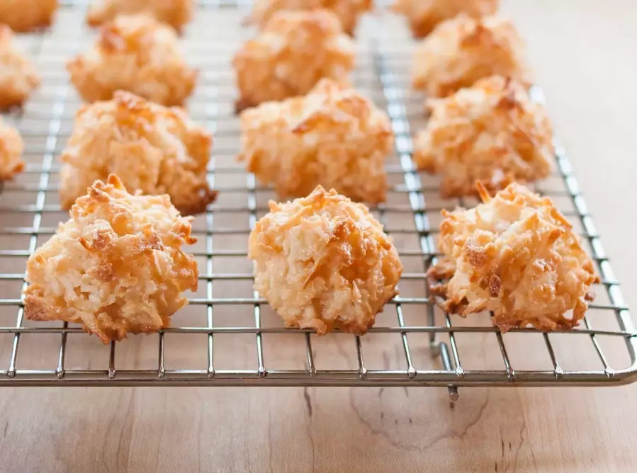 Ultimate Coconut Macaroons Recipe (Chewy & Easy)