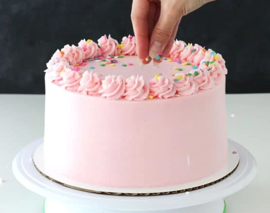 Simple Steps to Decorate a Cake with Icing Sugar for Beginners