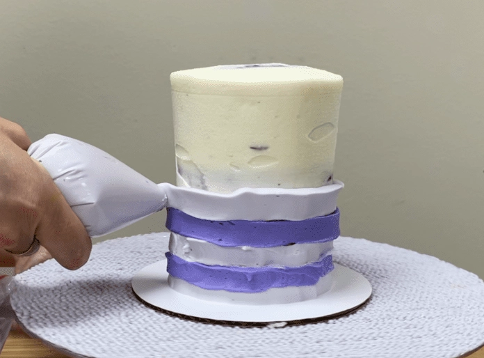 how to frost a cake without tools