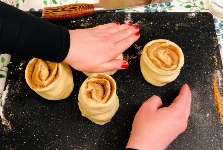 why pour milk on cinnamon rolls