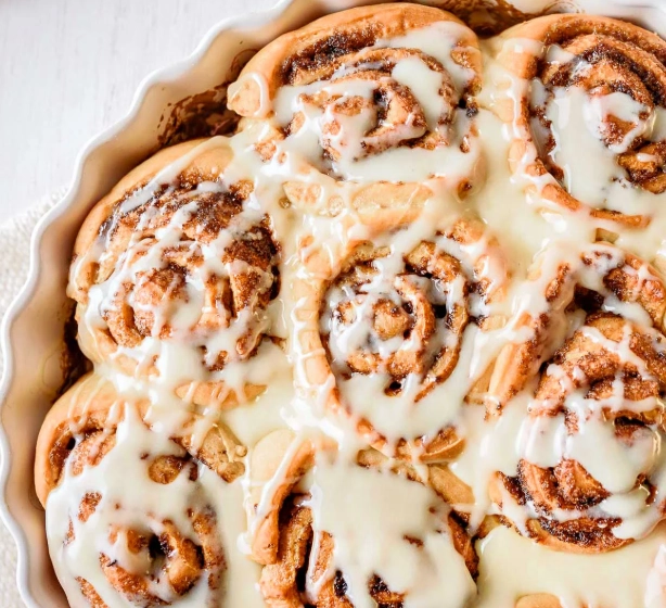 Cinnamon Rolls Ingredients: A Complete Guide to the Perfect Dough, Filling & Glaze