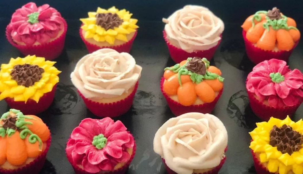 themed party cupcakes