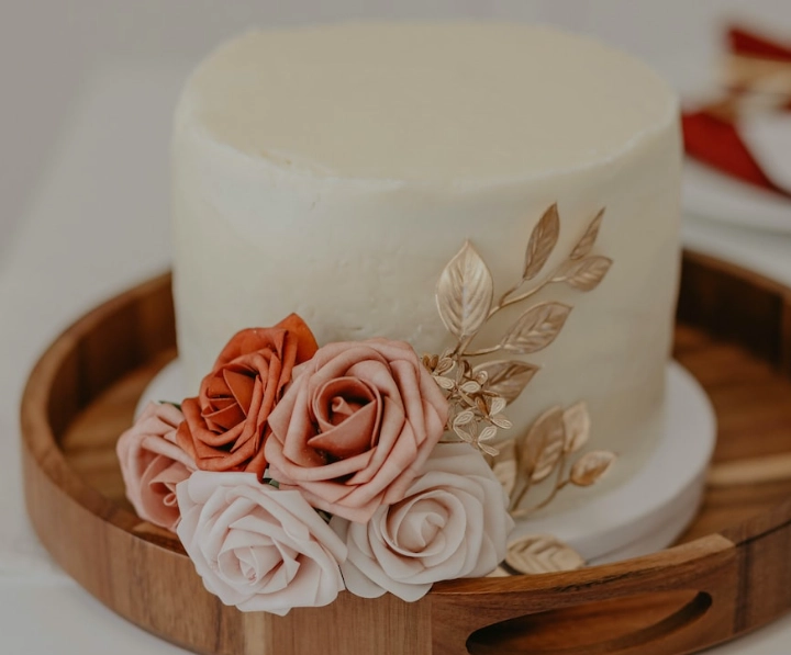 wedding cake baker gratuity